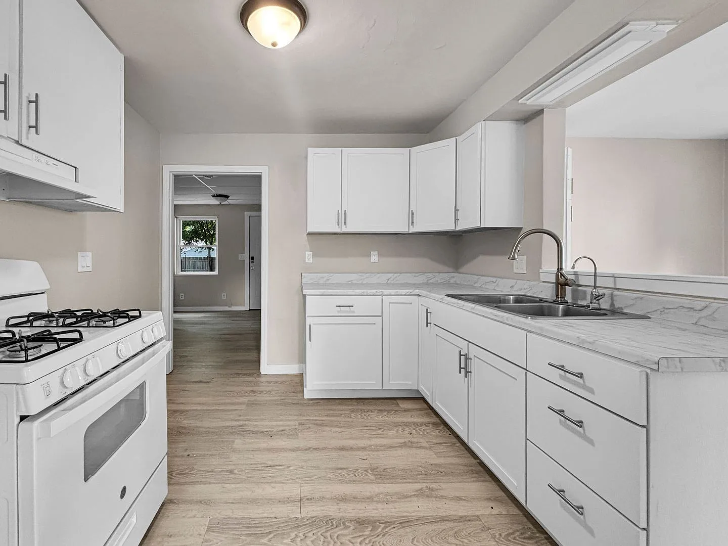 4 bed, 1.5 bath, 1800 sqft, $2,195 — Photo 2