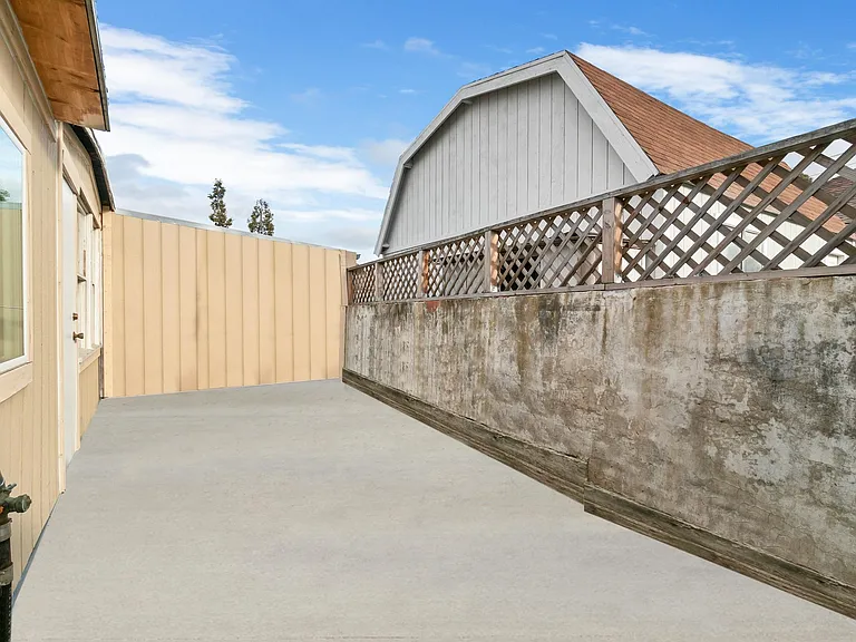 1255 Terrace Ave — Photo 1