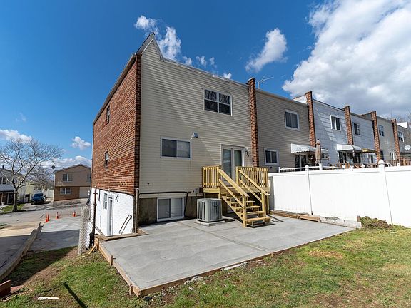 4th image of 353 Fanning St Floor 2