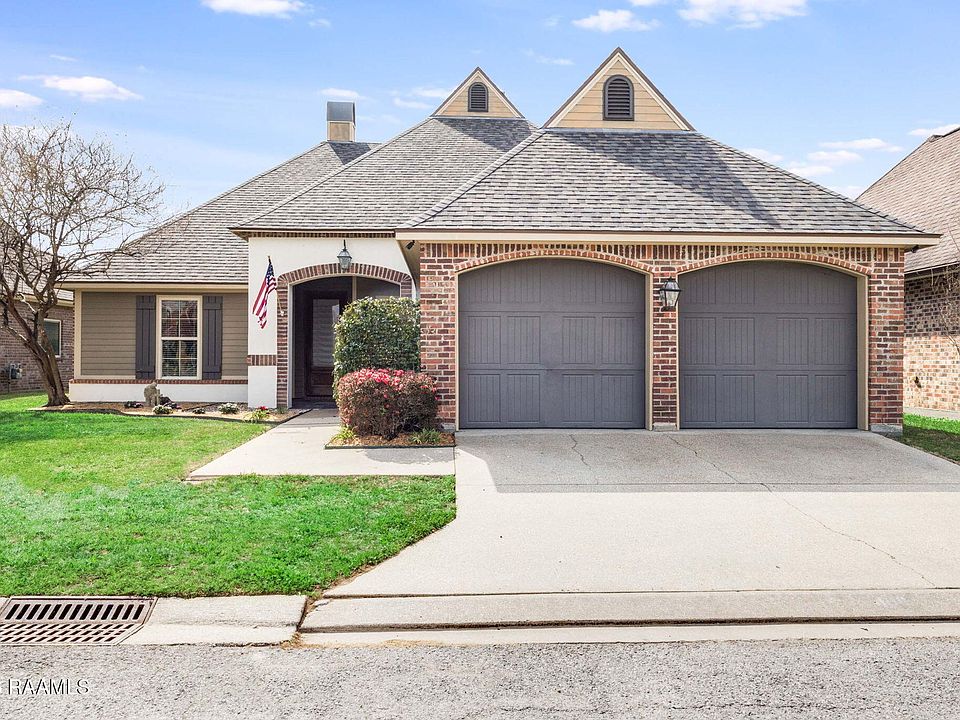 1st image of 406 La Villa Cir