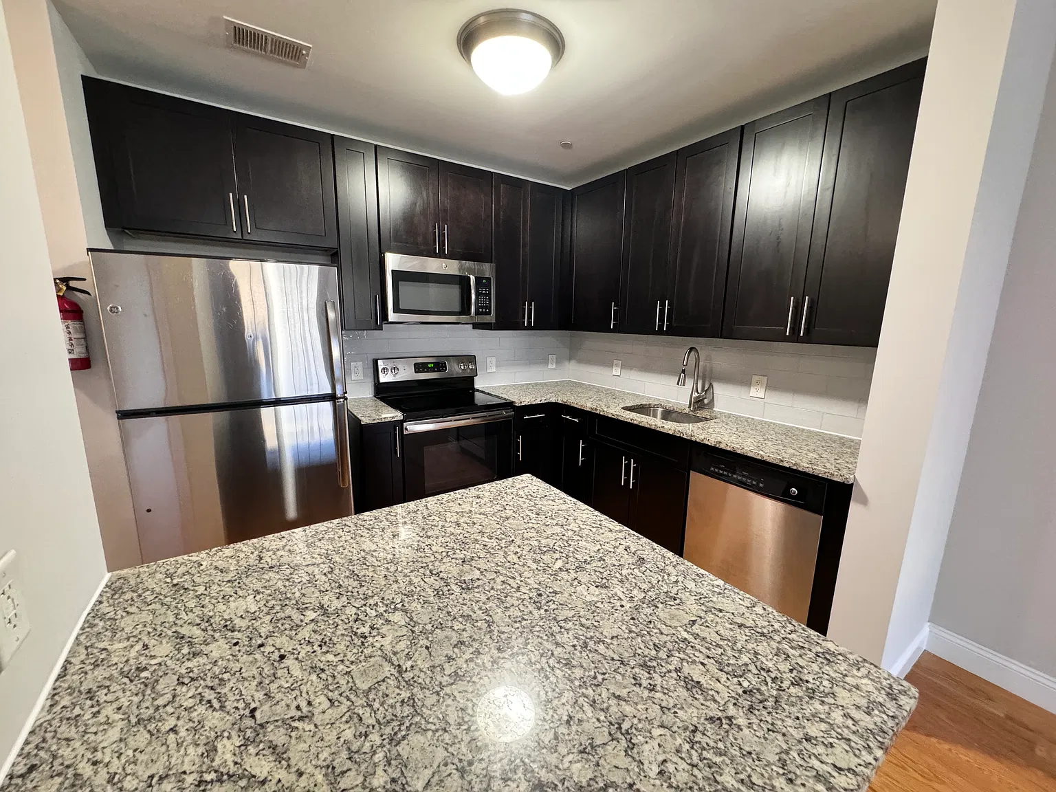1 bed, 815 sqft, $2,300 — Photo 4