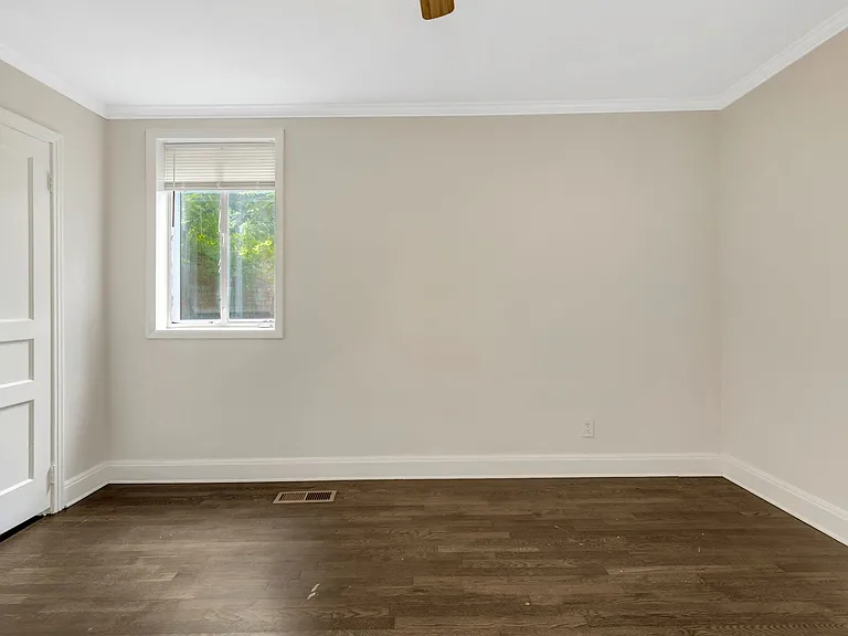 1301 Mercury Dr — Photo 17