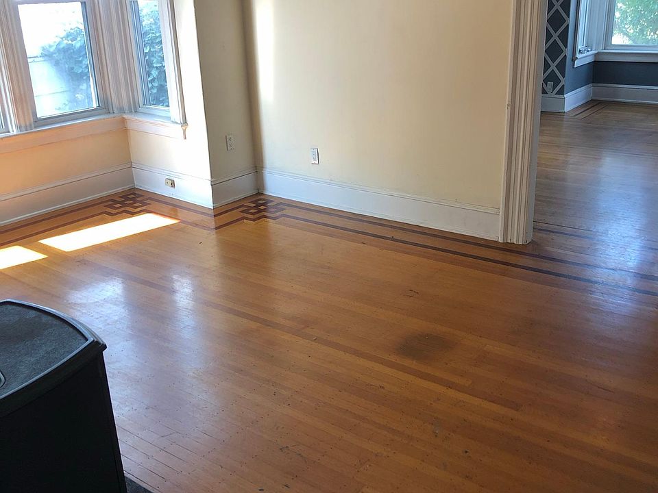 1st image of 409 Waterman Ave