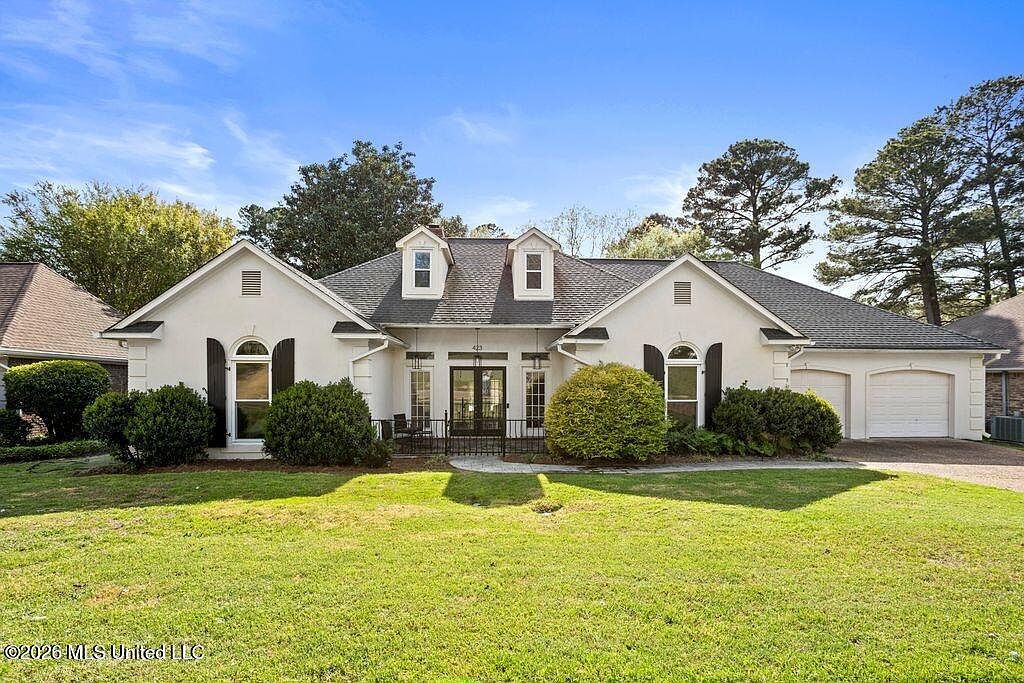 423 Woodlands Cir