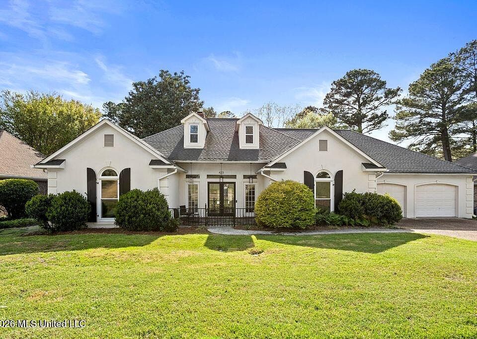 1st image of 423 Woodlands Cir