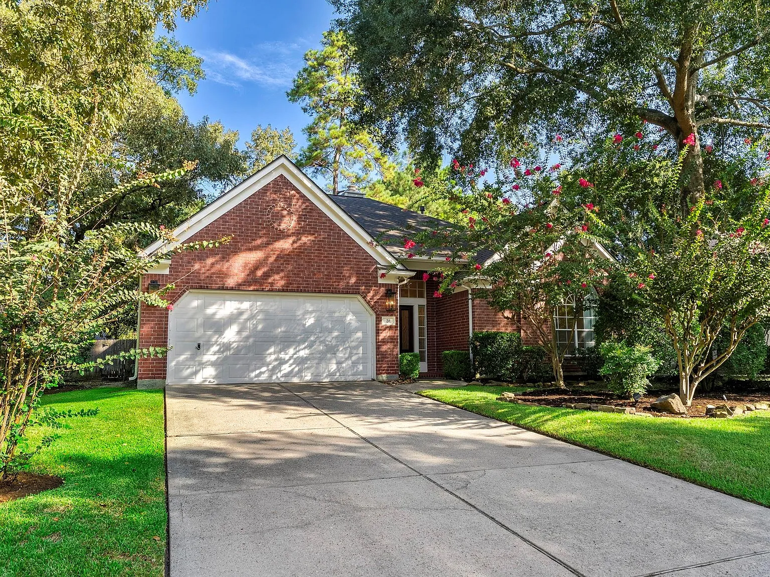 4 bed, 2.0 bath, 2564 sqft, $3,475 — Photo 2