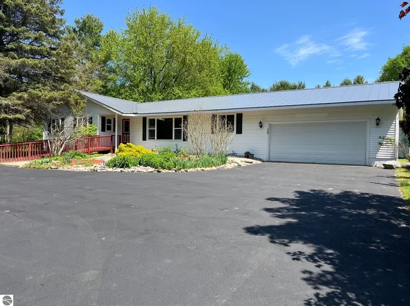 2510 E Silver Lake Rd N, Traverse City, MI 49685