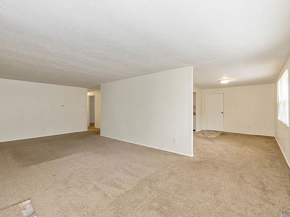 4th image of 7152 Woodside Dr