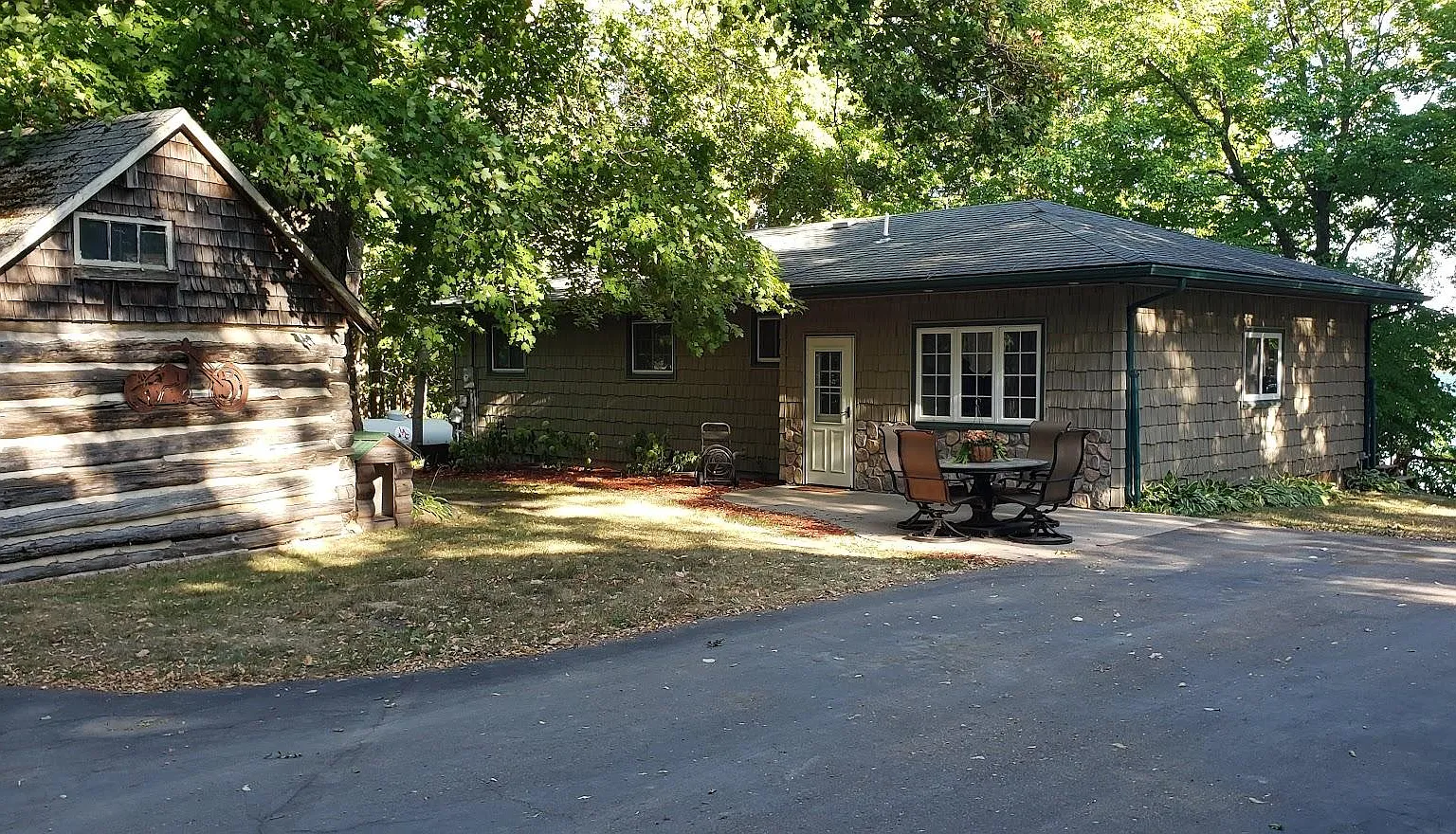 2 bed, 1200 sqft, $1,800 — Photo 1