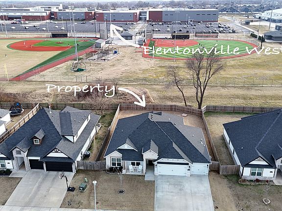 3rd image of 1111 Red Maple St