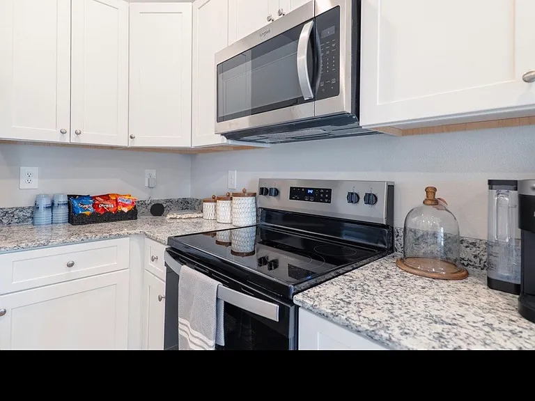 Bemiss Springs Dr — Photo 20