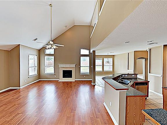 5th image of 1004 Rosemont Dr