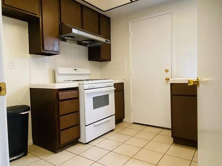 927 W College St #2 — Photo 9