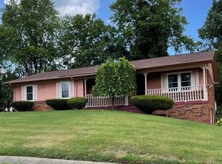 1535 Redbud Cir, Radcliff, KY 40160