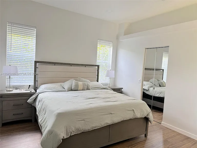 1074 Bluewood Ter — Photo 17