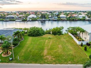 825 Chipaway Dr, Apollo Beach, FL 33572