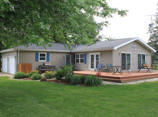 27264 Maple Dr, Sterling, IL 61081