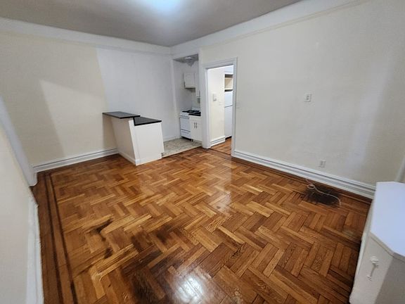 4th image of 124-17 Hillside Ave #D3