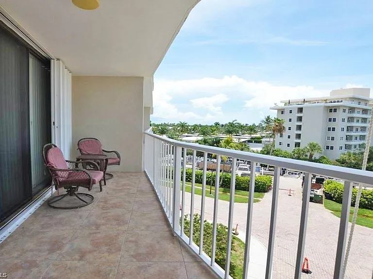 260 Seaview Ct #404 — Photo 6