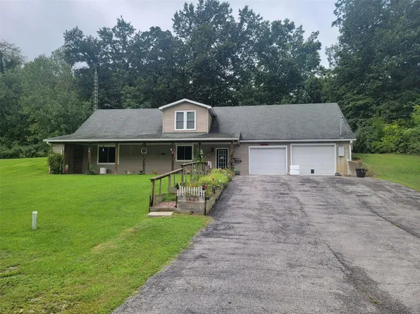 1401 S 2nd St, Gillespie, IL 62033