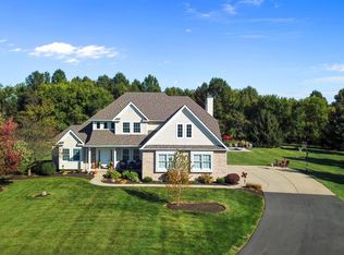 126 Regatta Ct, Valparaiso, IN 46385
