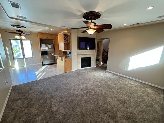 3rd image of 752 Island Ct