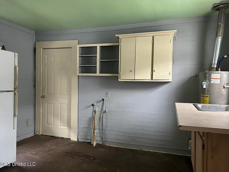 617 Avenue L — Photo 5