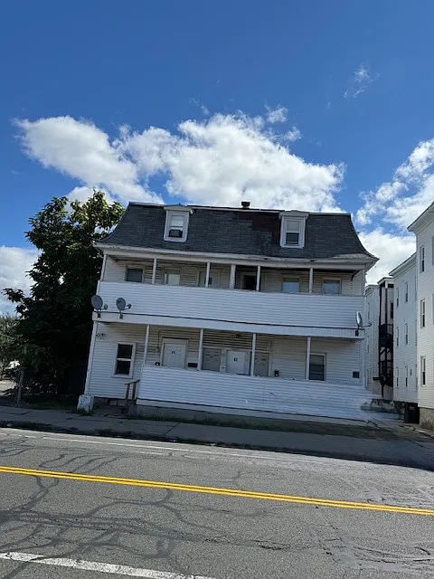 3 bed, 1800 sqft, $1,900 — Photo 1
