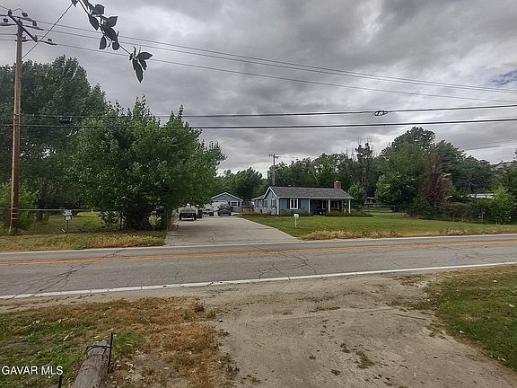 2nd image of 43729 Lake Hughes Rd