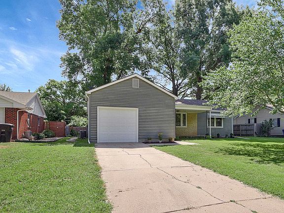 2nd image of 1508 N Park Ln