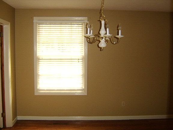 4th image of 1200 Westwood Dr