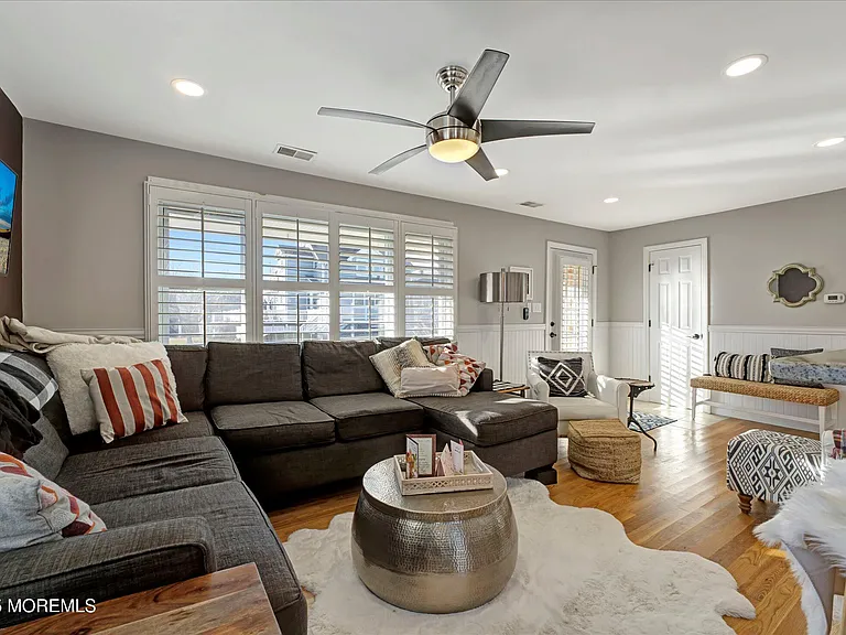 515 Stone Harbor Ave — Photo 5