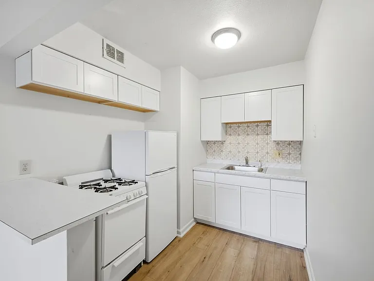 547 Riverview Dr #B-2 — Photo 3