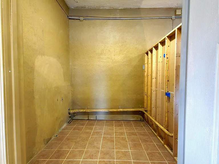1009 E Sullivan St — Photo 15