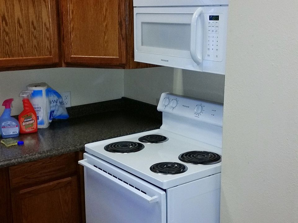 2nd image of 1281 Main St