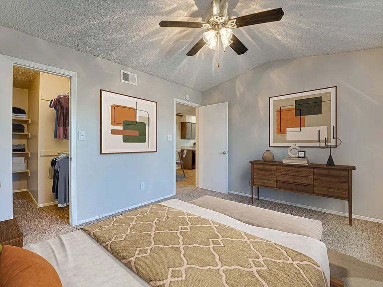 Indian Creek Apartments — Photo 63