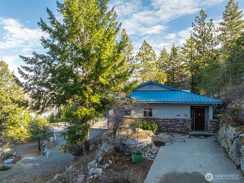 2nd image of 985 Guffy Road