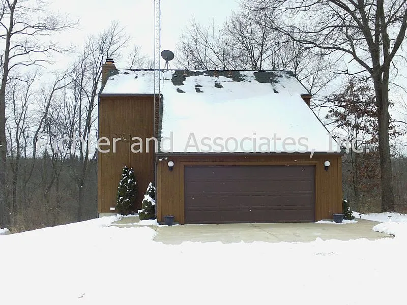 990 E Allen Rd photo 1