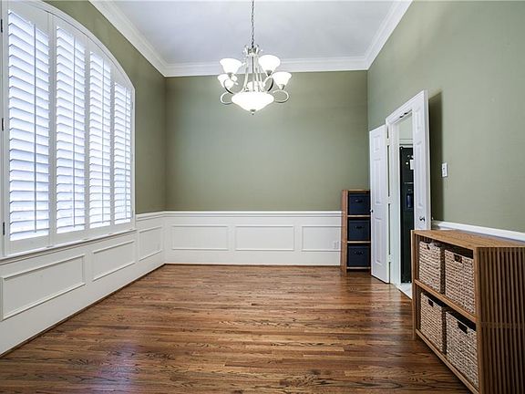 4th image of 907 Lahinch Cir