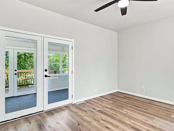 3rd image of 31 W Walnut Street