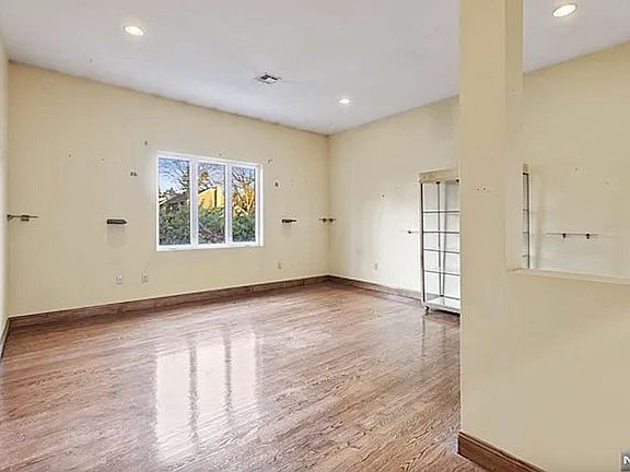 5th image of 108 Old Tappan Rd