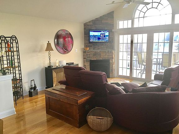 4th image of 122 53rd St #W