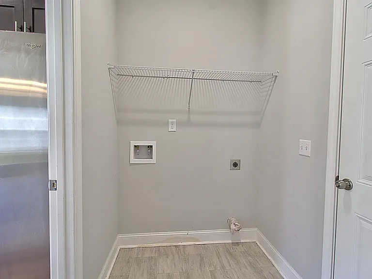 554 Fairview Cir — Photo 13