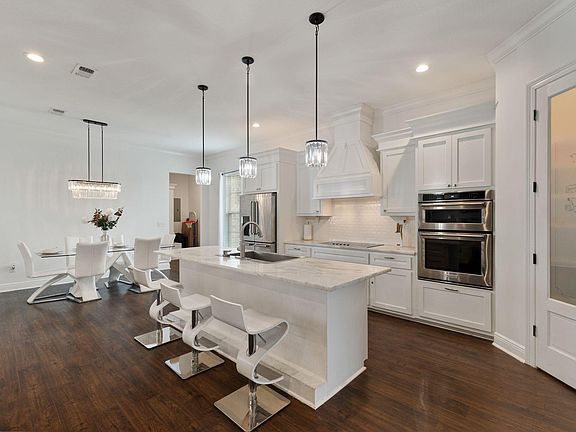 5th image of 7 Alicia Dr