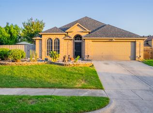 317 White Oak Dr, Lake Dallas, TX 75065