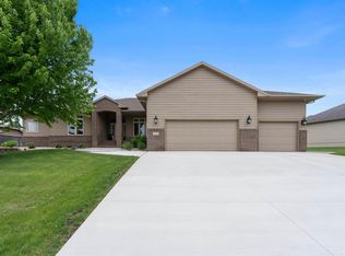 5604 S Josh Wyatt Dr, Sioux Falls, SD 57108
