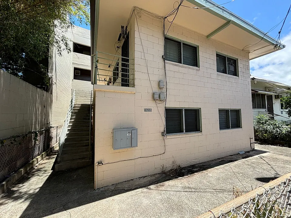 1608 Cottage Walk