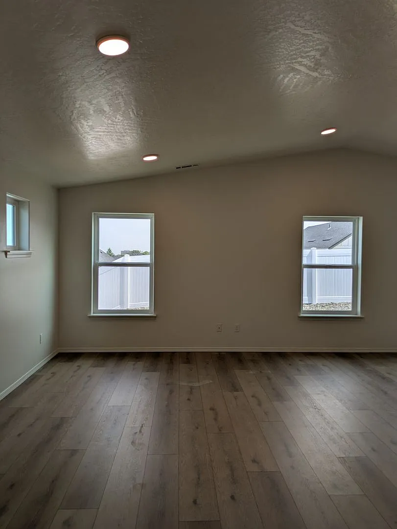 Brand new 3 bedroom/2.5 bathroom ready for move in — Photo 3