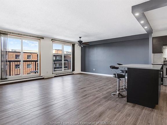 3rd image of 3936 Wyandotte St E #512