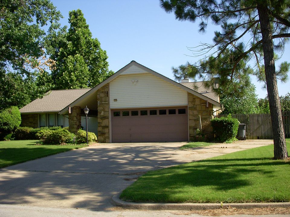 Street View - Front yard feature mature trees